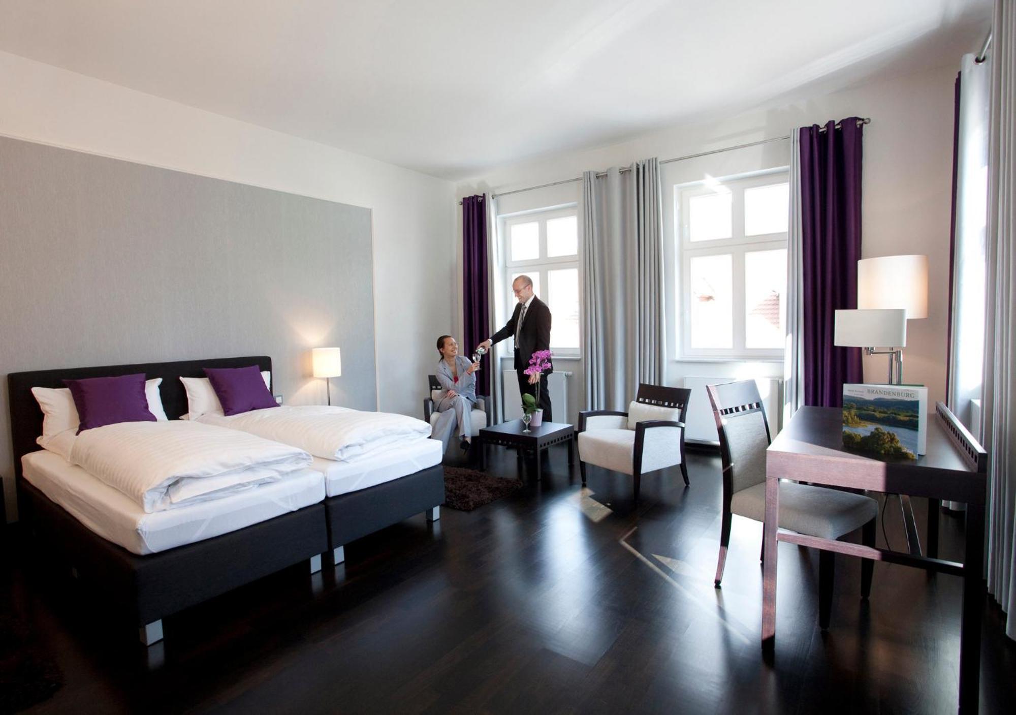 Hotel Prinz Albrecht 뉴젤 외부 사진